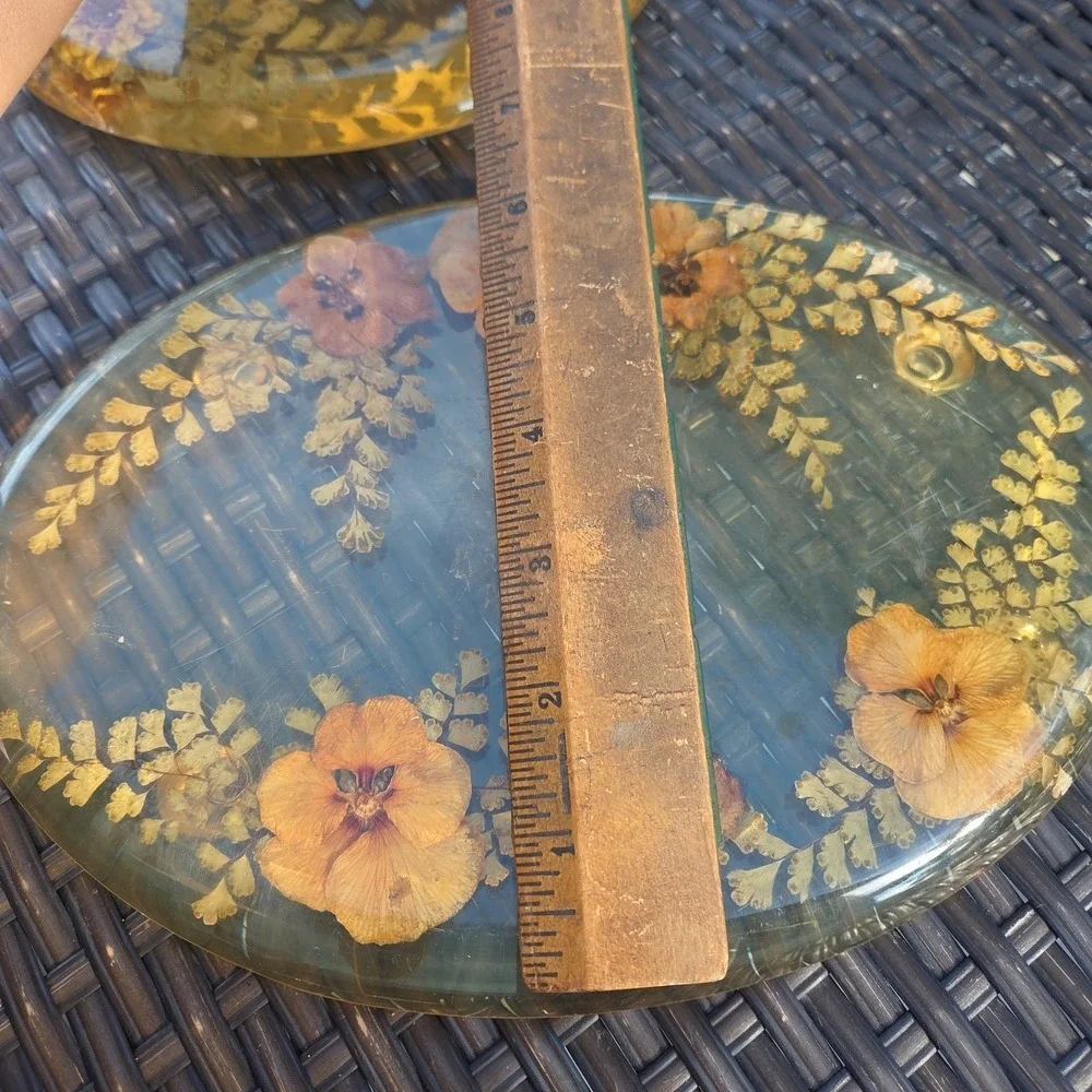 2 Capricia Creations Resin Dried Flower Trivets Retro Round & Square Footed